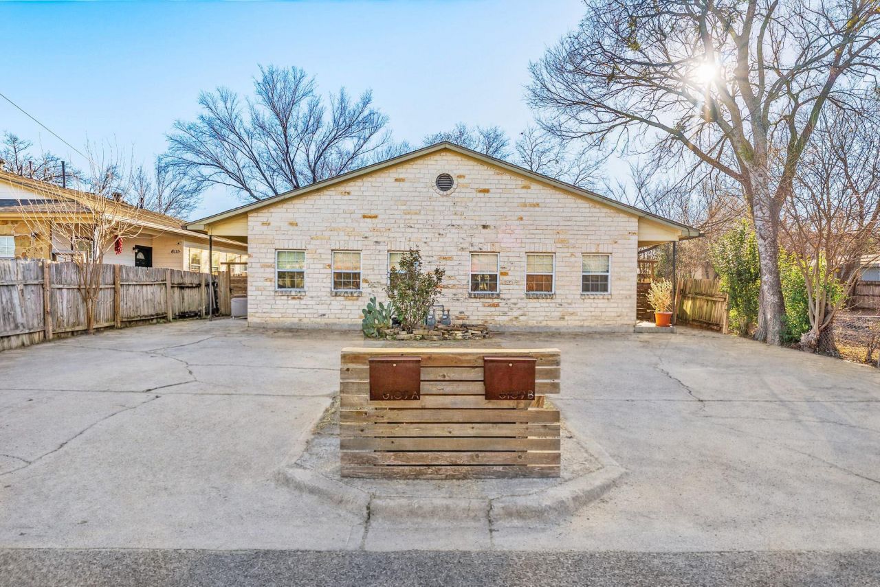 6109 Caddie St, Unit A & B, Austin, TX 78741 Main Photo