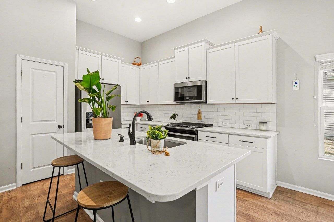 721 Devon Estate Ave.  Photo 12