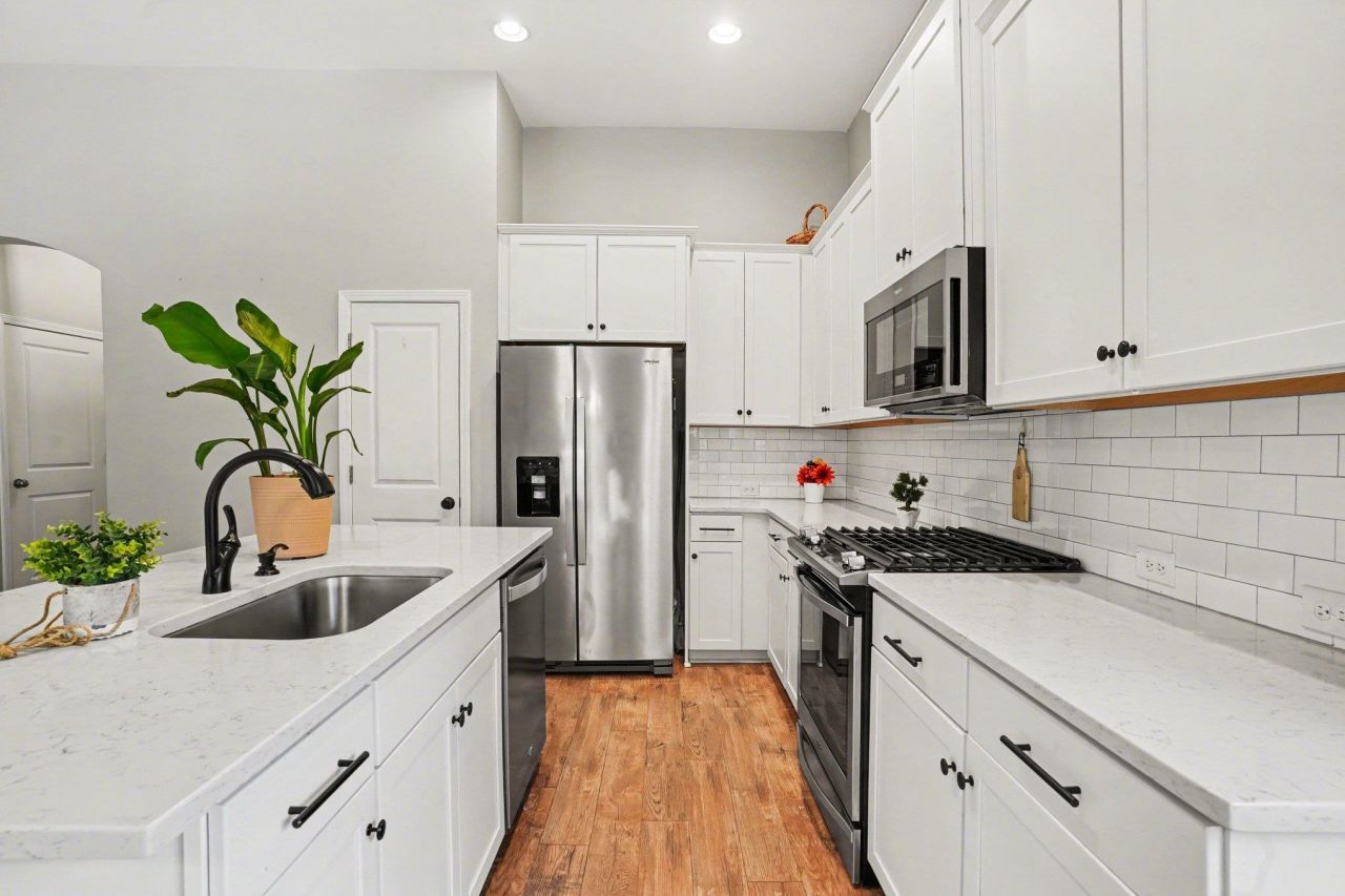 721 Devon Estate Ave.  Photo 13