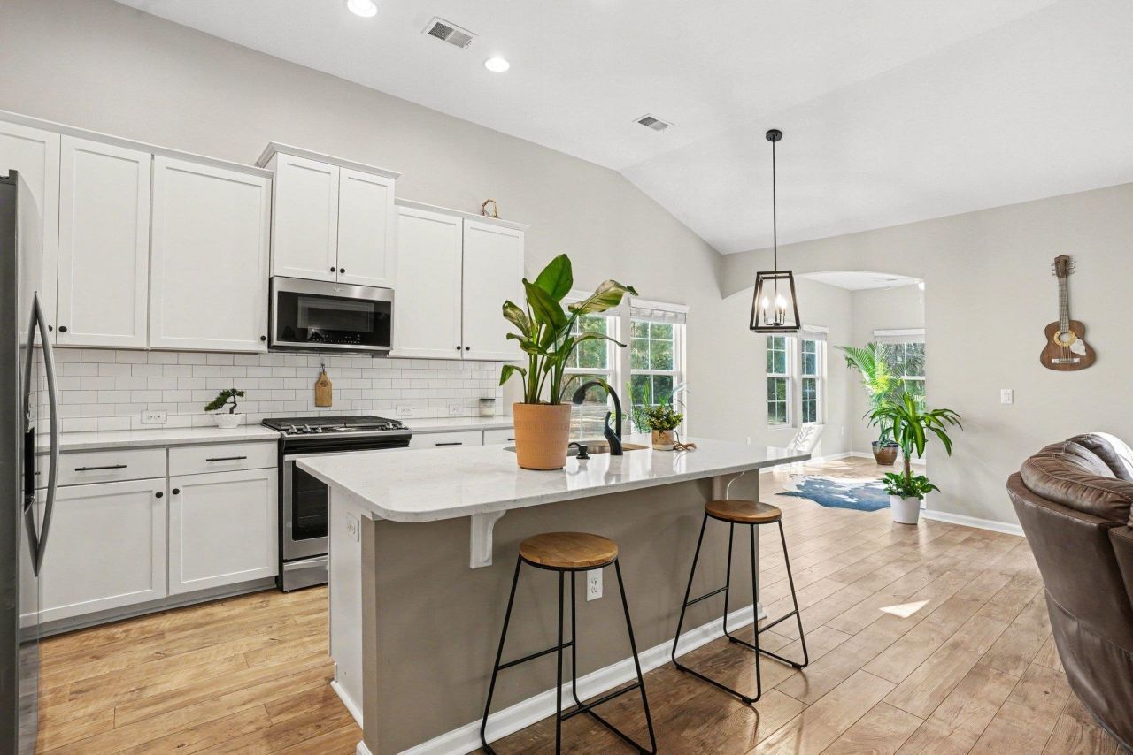 721 Devon Estate Ave.  Photo 14