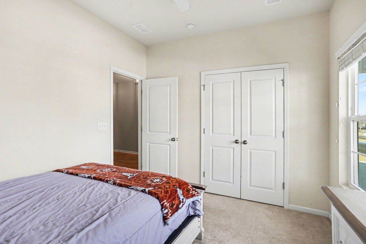 721 Devon Estate Ave.  Photo 16