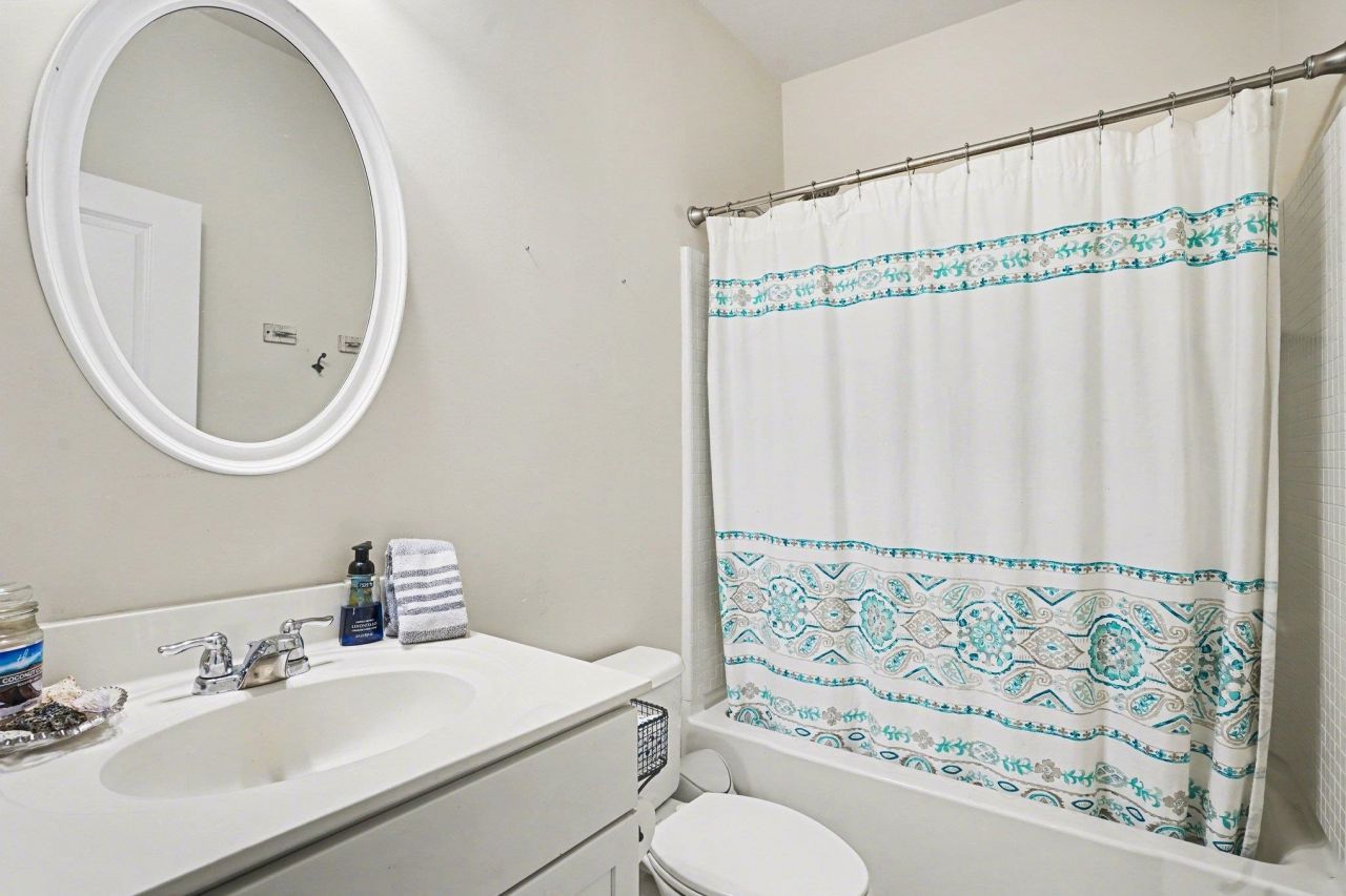 721 Devon Estate Ave.  Photo 17