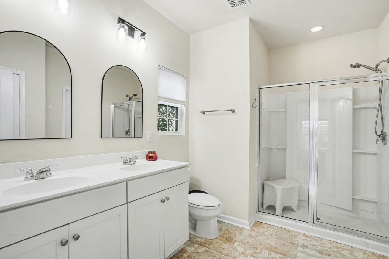 721 Devon Estate Ave.  Photo 22