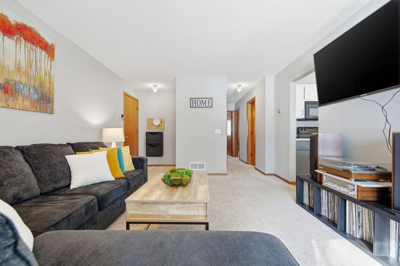 4340 Buckingham Court, Unit 1606, Vadnais Heights, MN 55127 Main Photo