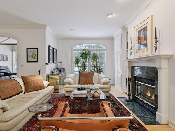 103 Edgewood Court, Wayzata, MN 55391