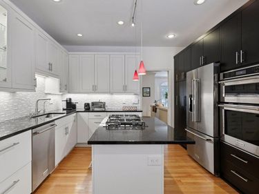 103 Edgewood Court, Wayzata, MN 55391