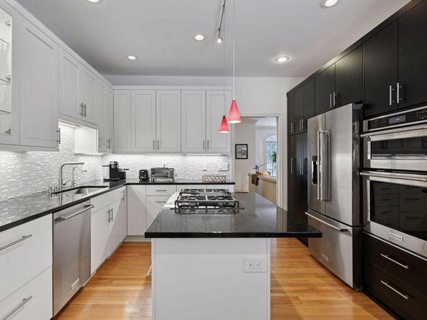 103 Edgewood Court, Wayzata, MN 55391