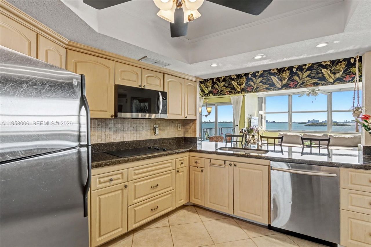 11930 N Bayshore Dr, Unit 606, North Miami, FL 33181 Photo