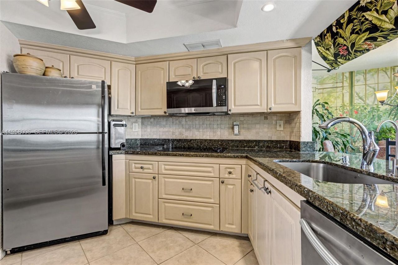 11930 N Bayshore Dr, Unit 606, North Miami, FL 33181 Photo