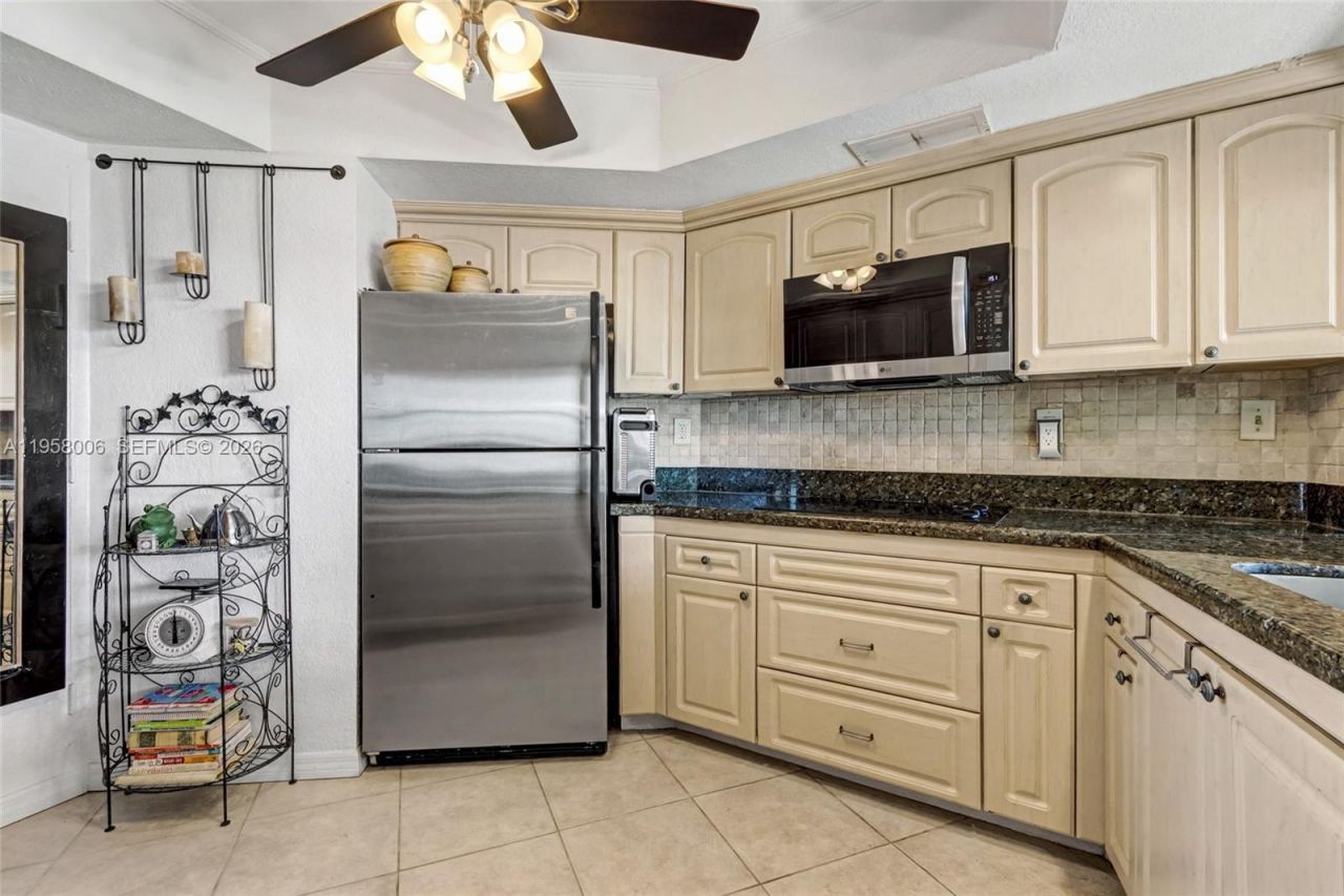 11930 N Bayshore Dr, Unit 606, North Miami, FL 33181 Photo