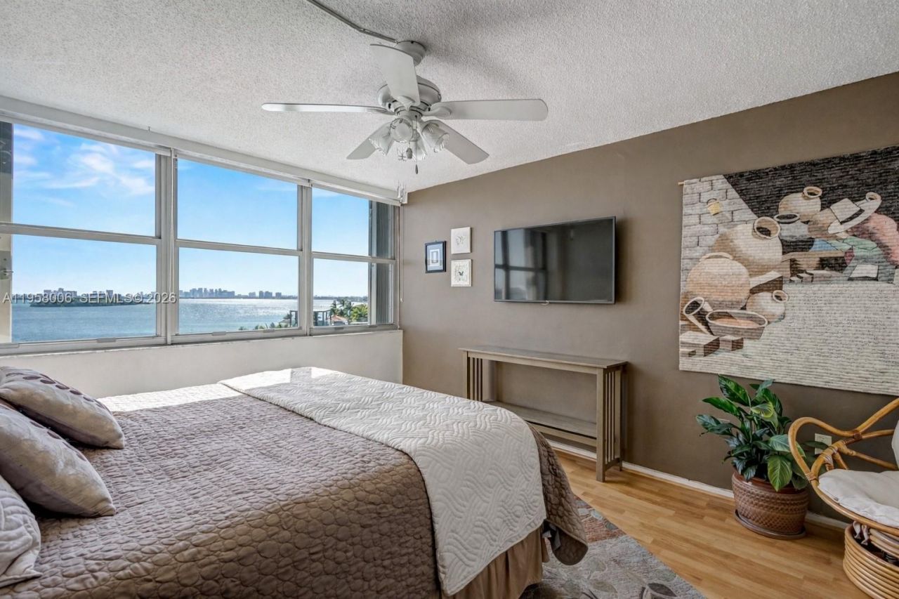 11930 N Bayshore Dr, Unit 606, North Miami, FL 33181 Photo