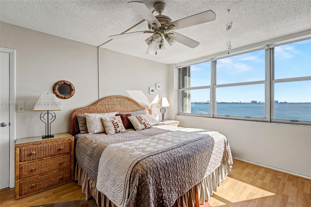 11930 N Bayshore Dr, Unit 606, North Miami, FL 33181 Photo