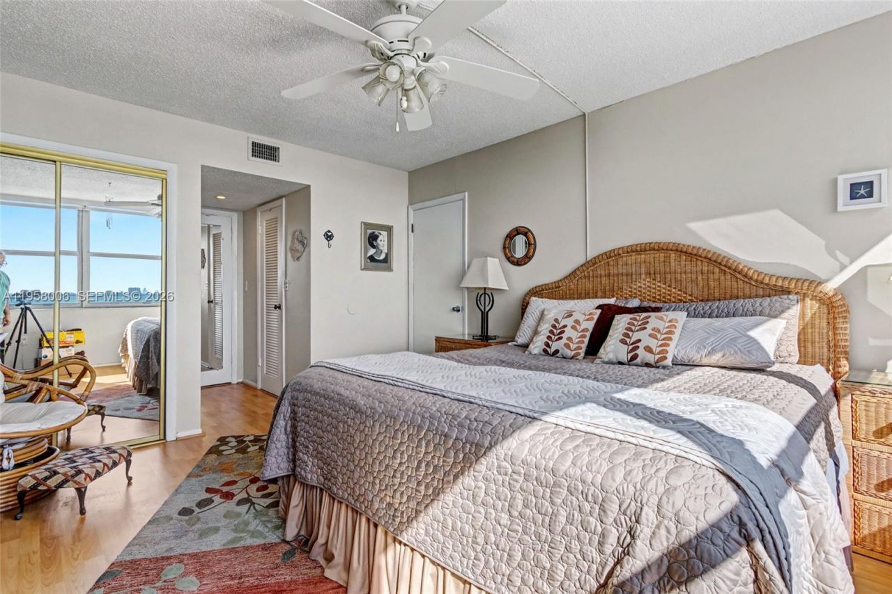 11930 N Bayshore Dr, Unit 606, North Miami, FL 33181 Photo