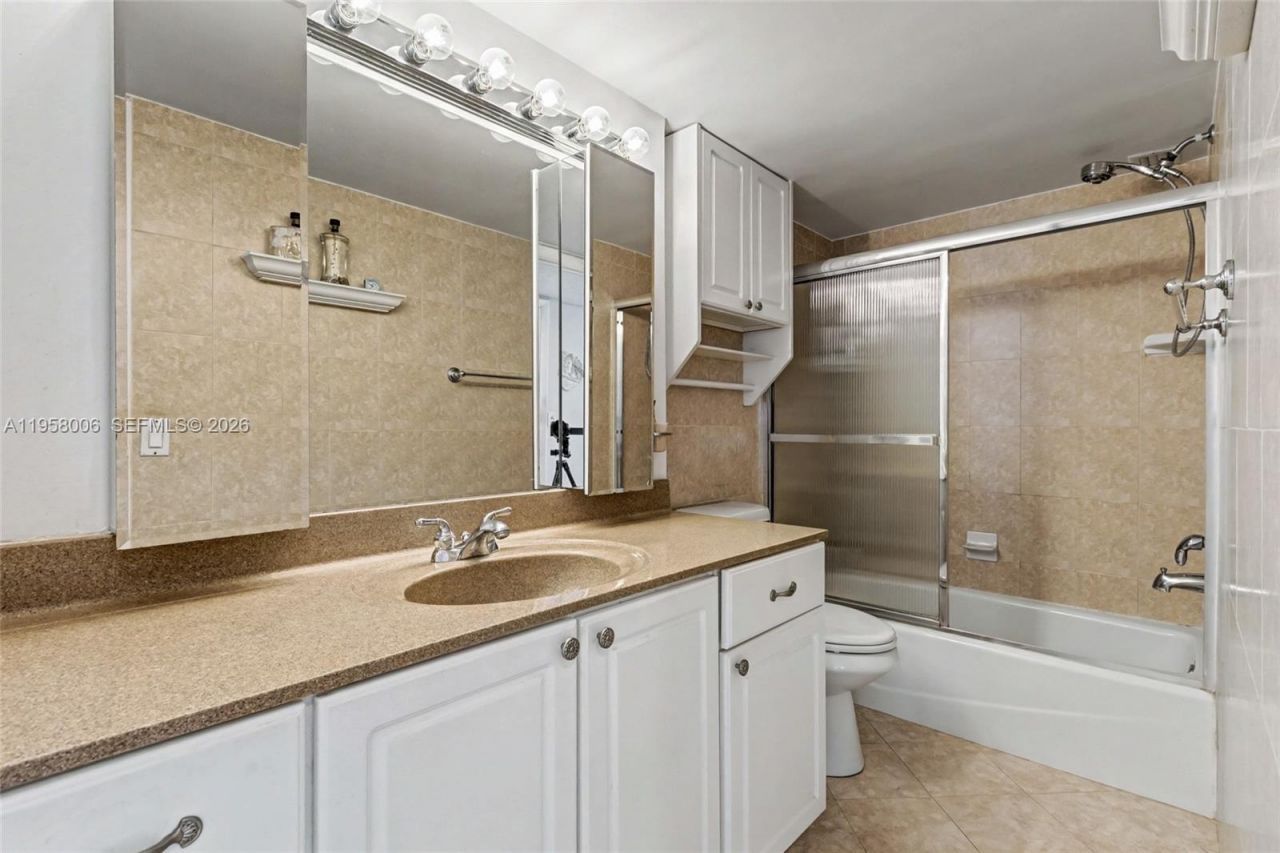 11930 N Bayshore Dr, Unit 606, North Miami, FL 33181 Photo