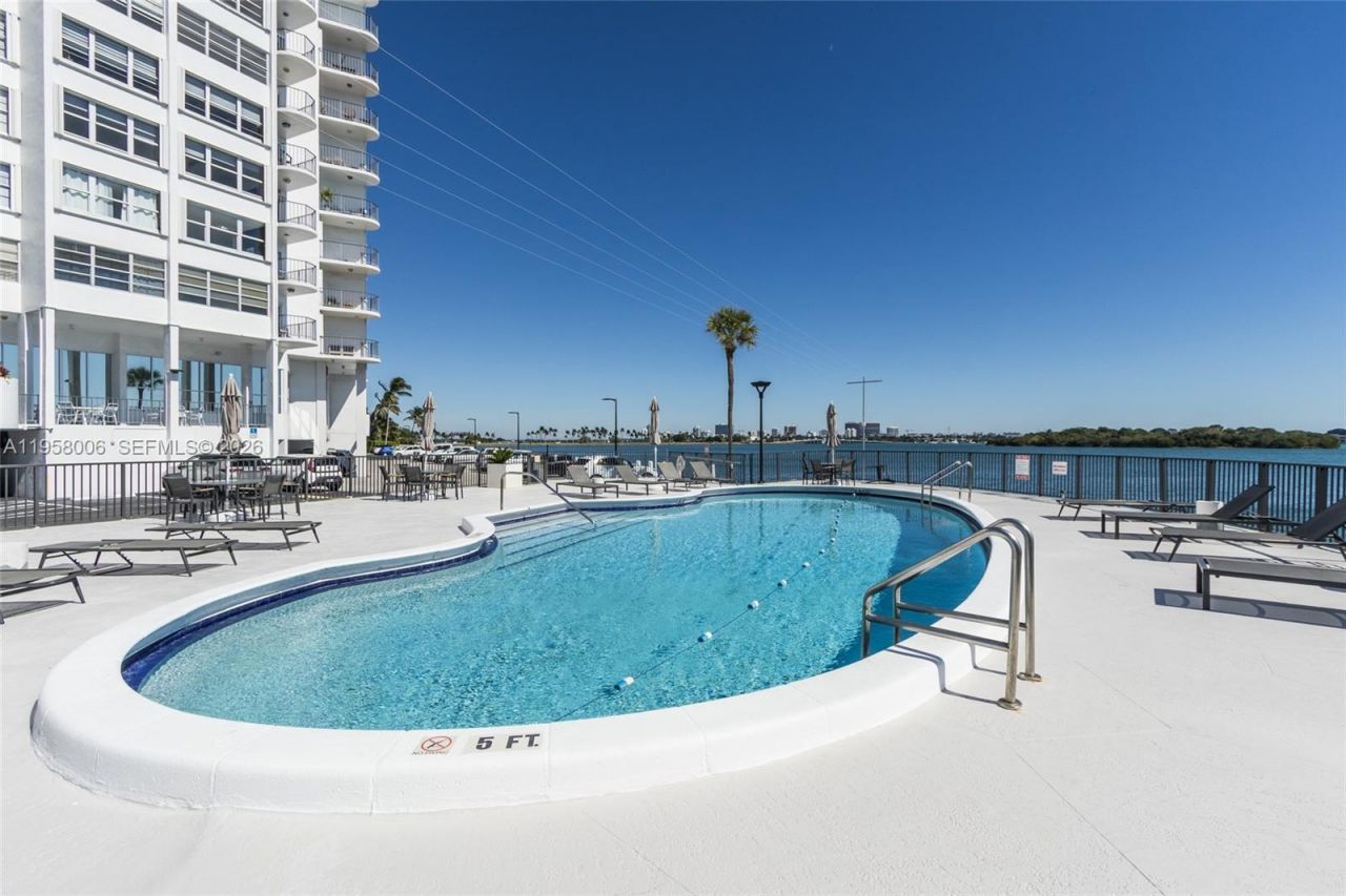 11930 N Bayshore Dr, Unit 606, North Miami, FL 33181 Photo