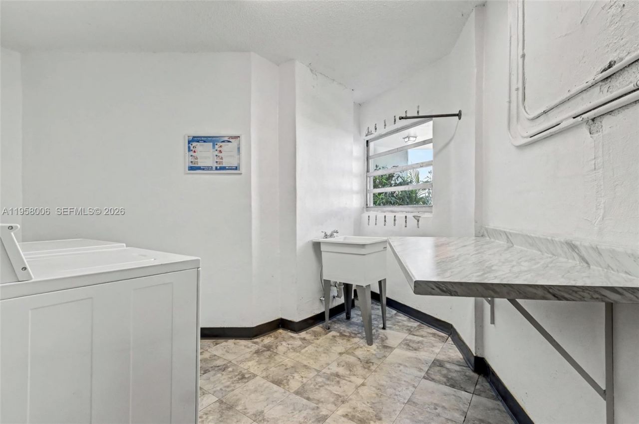 11930 N Bayshore Dr, Unit 606, North Miami, FL 33181 Photo