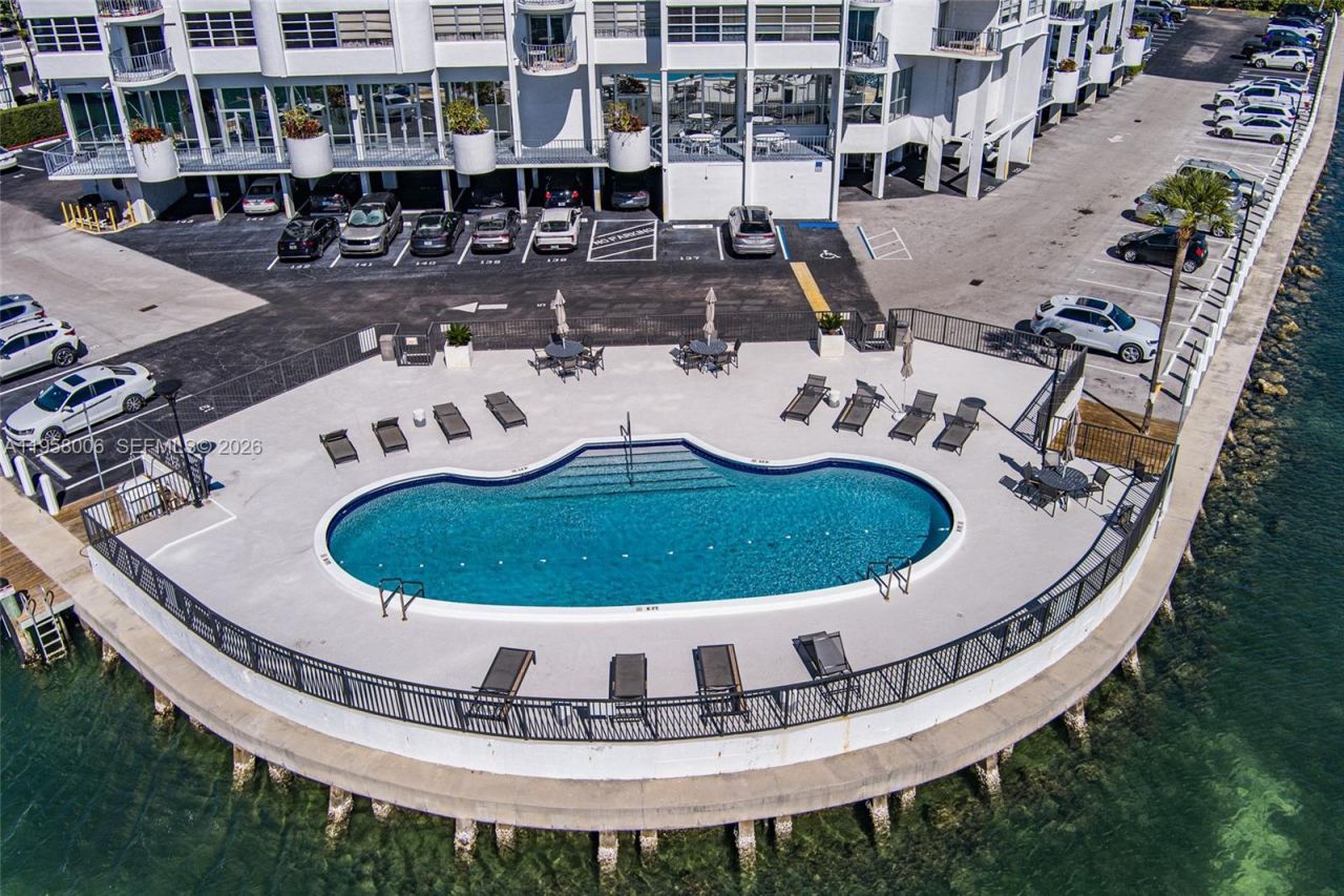 11930 N Bayshore Dr, Unit 606, North Miami, FL 33181 Photo