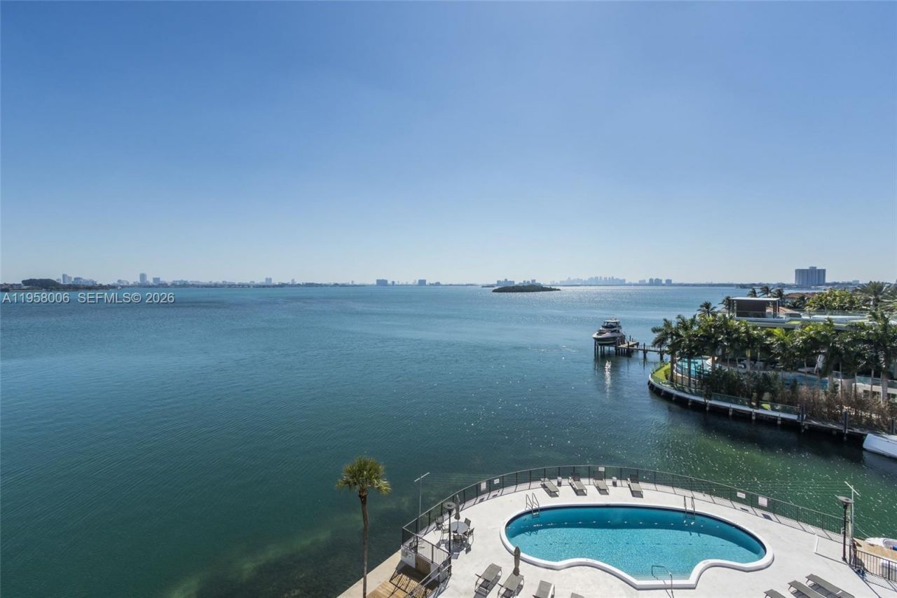 11930 N Bayshore Dr, Unit 606, North Miami, FL 33181 Photo