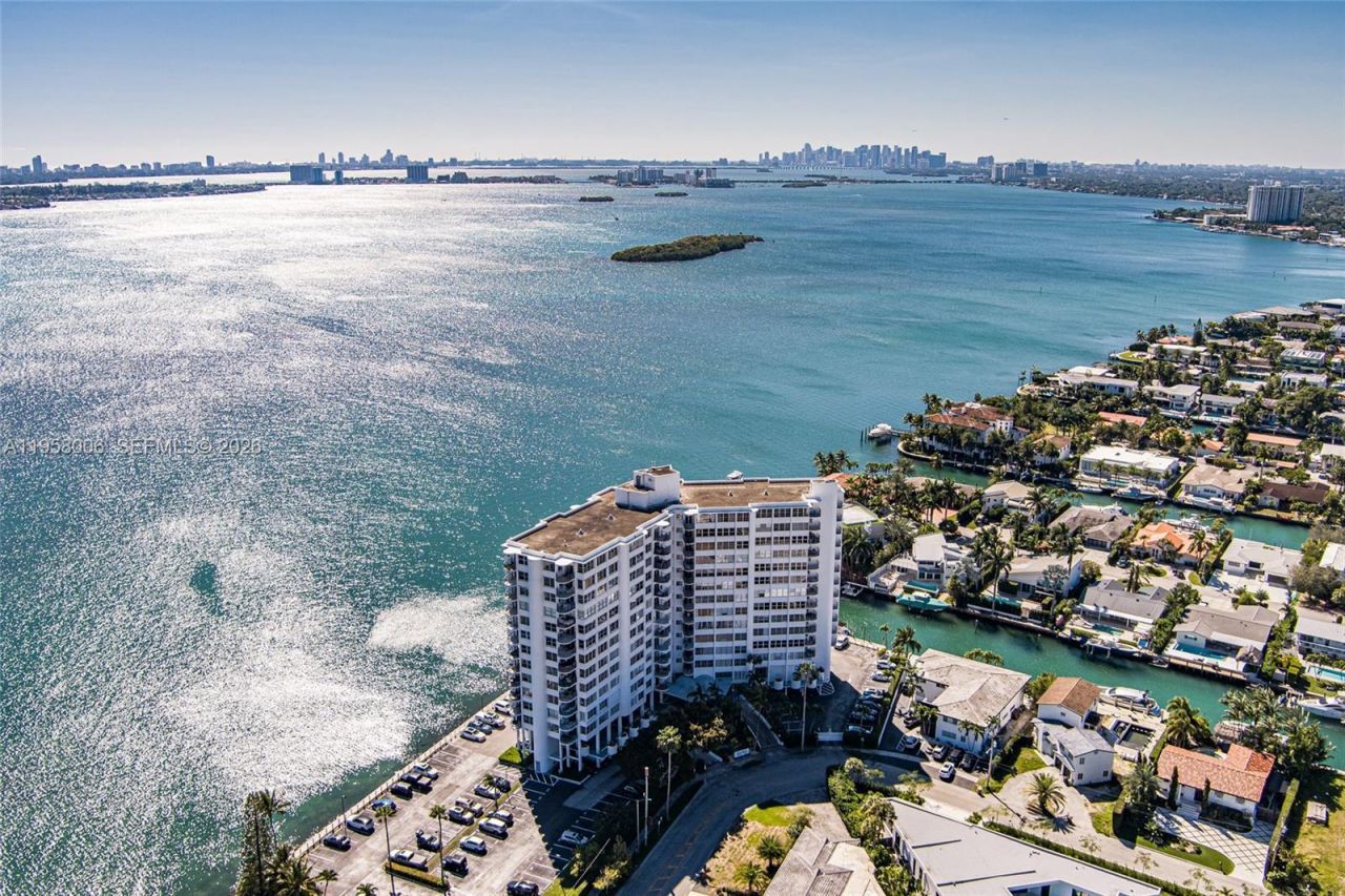 11930 N Bayshore Dr, Unit 606, North Miami, FL 33181 Photo