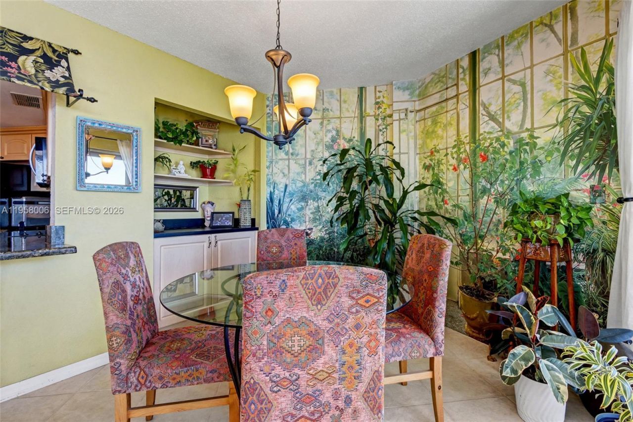 11930 N Bayshore Dr, Unit 606, North Miami, FL 33181 Photo