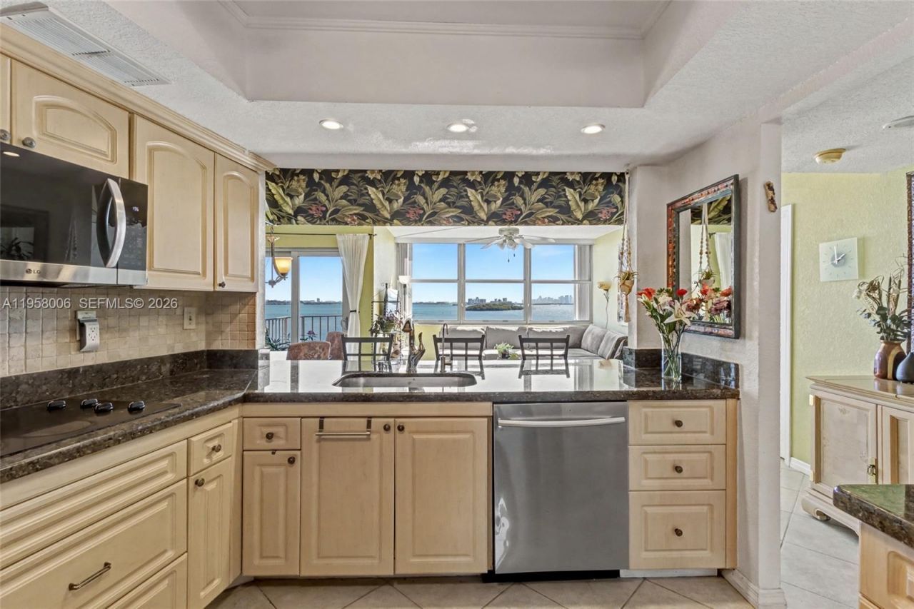 11930 N Bayshore Dr, Unit 606, North Miami, FL 33181 Photo