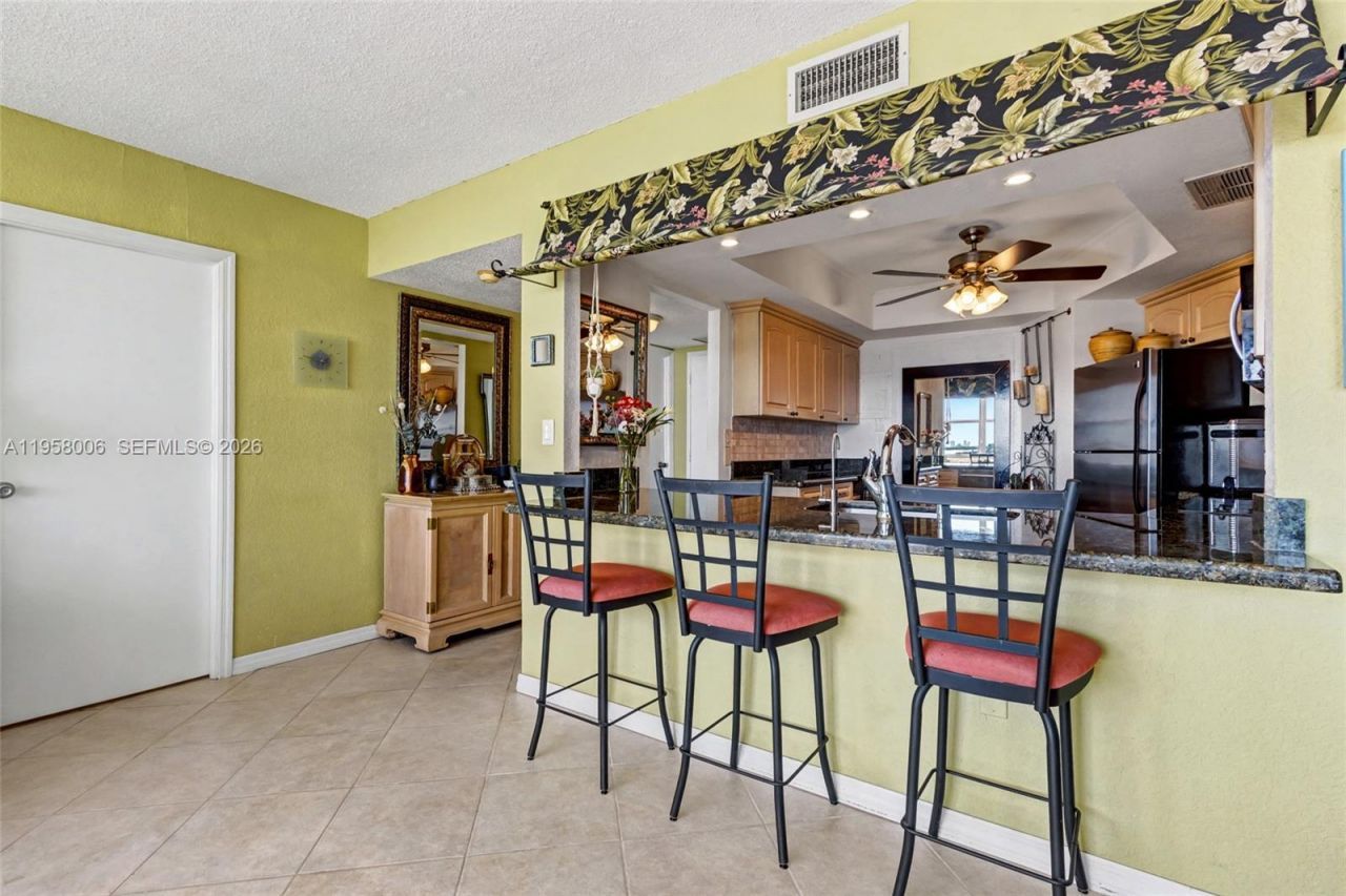 11930 N Bayshore Dr, Unit 606, North Miami, FL 33181 Photo