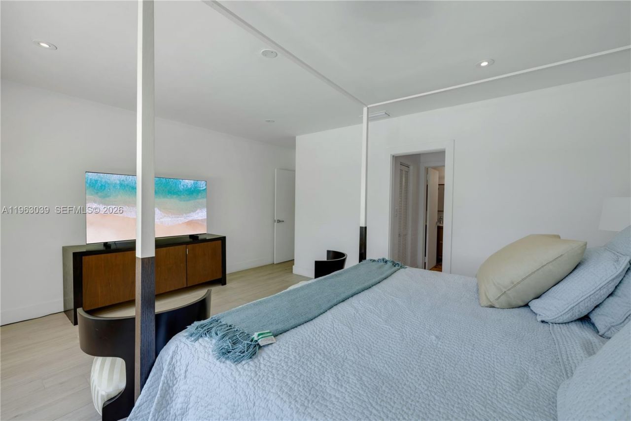 1405 Stillwater Dr , Miami Beach, FL 33141 Photo