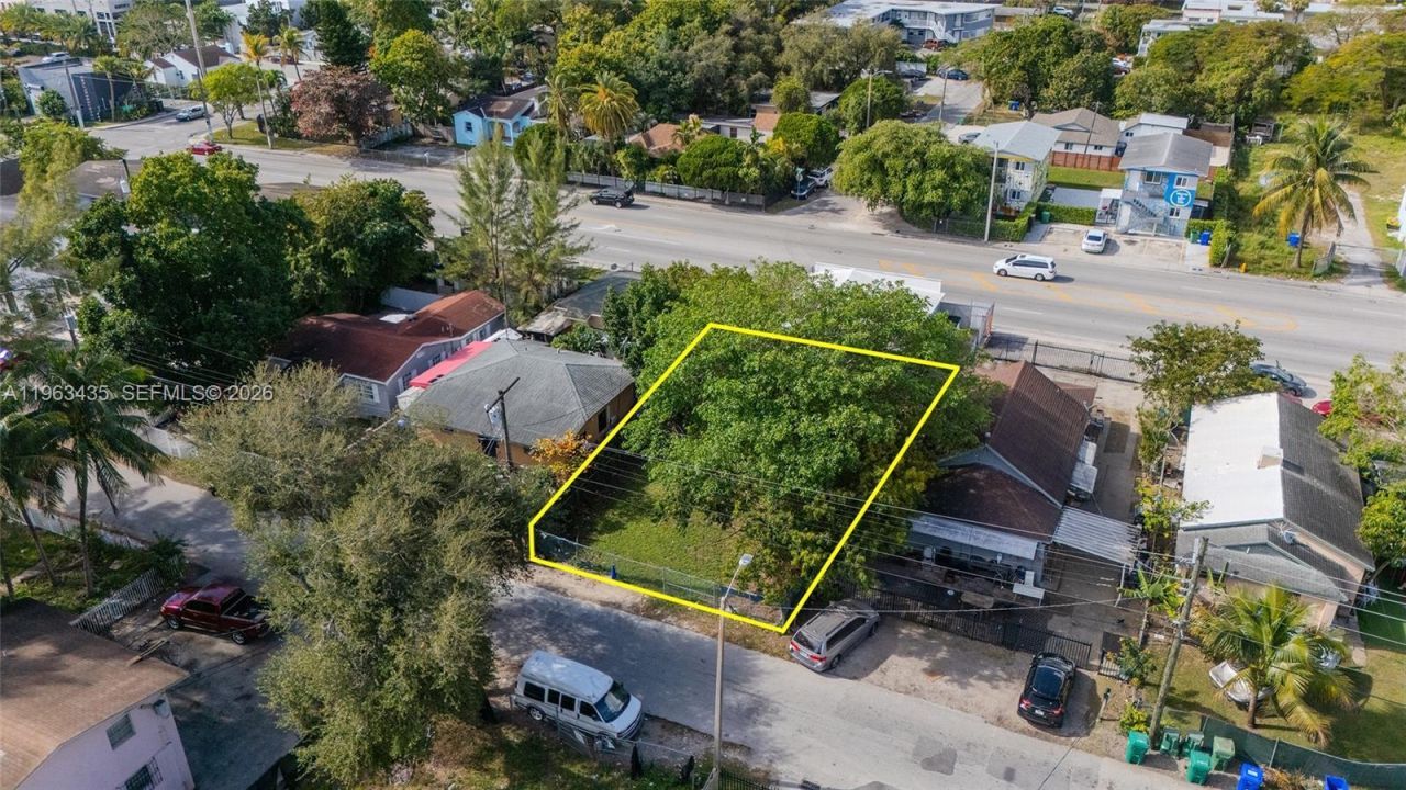 7552 NE Miami Ct , Miami, FL 33138 Photo