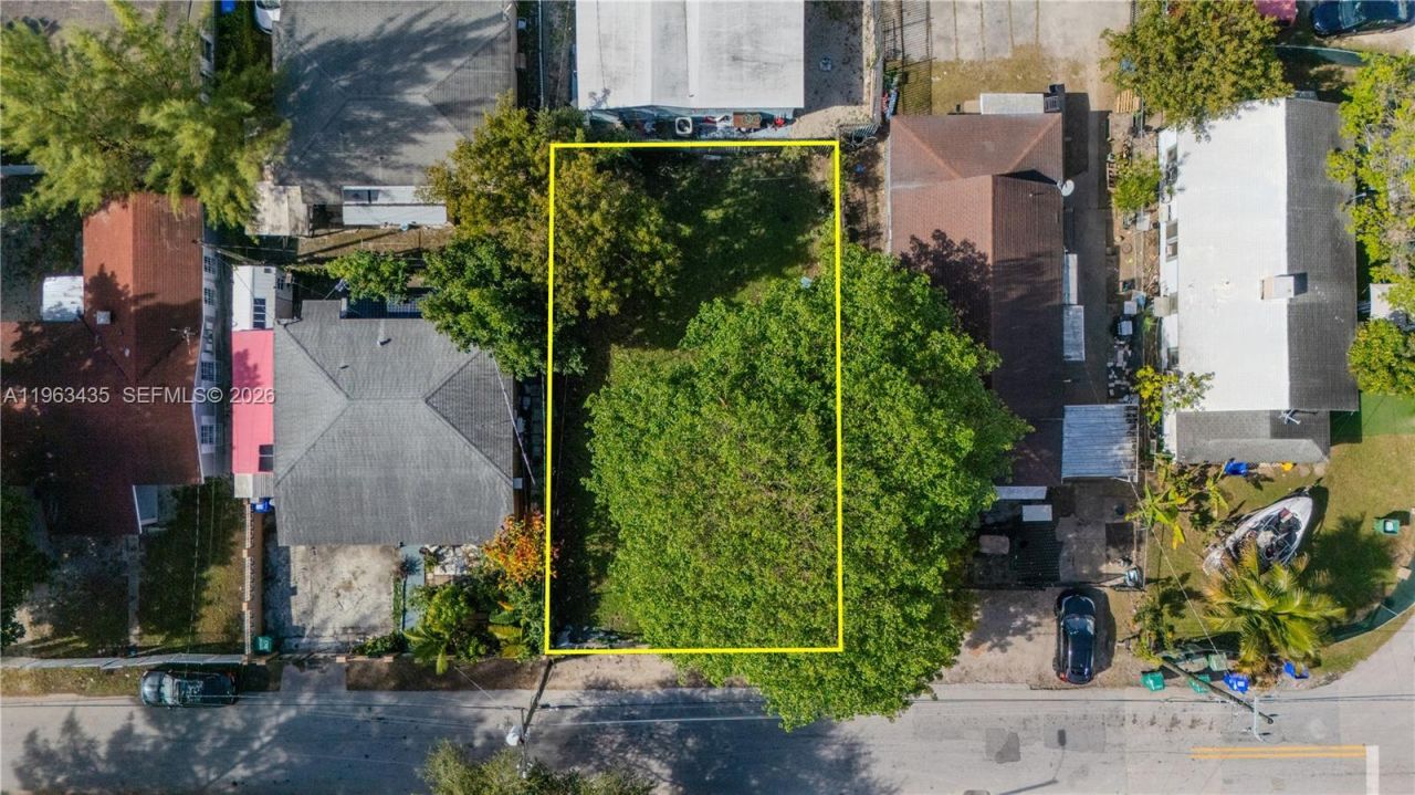 7552 NE Miami Ct , Miami, FL 33138 Photo