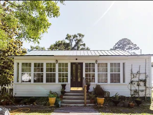 130 Coach Wagoner Street, Apalachicola, FL 32320