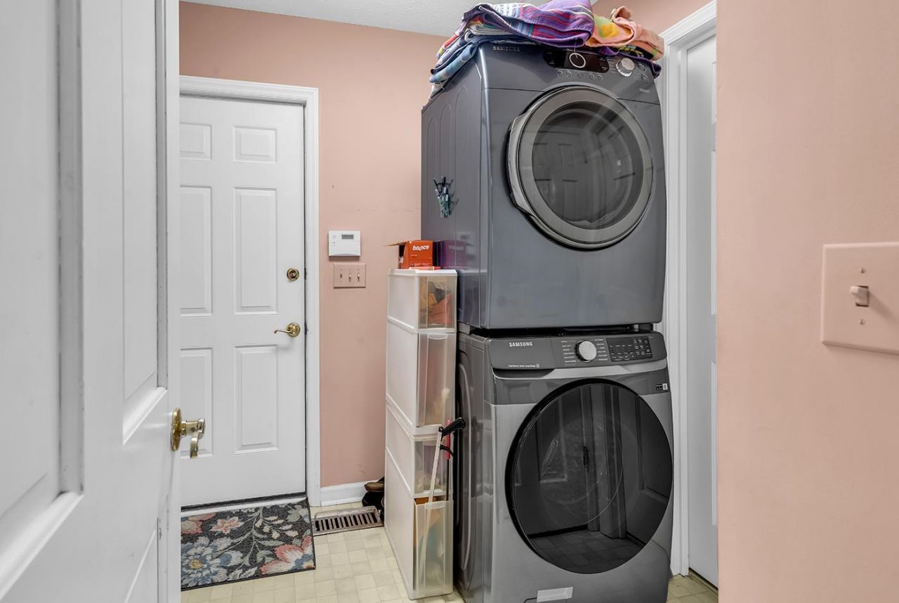 31 Smith Blvd. Photo 9