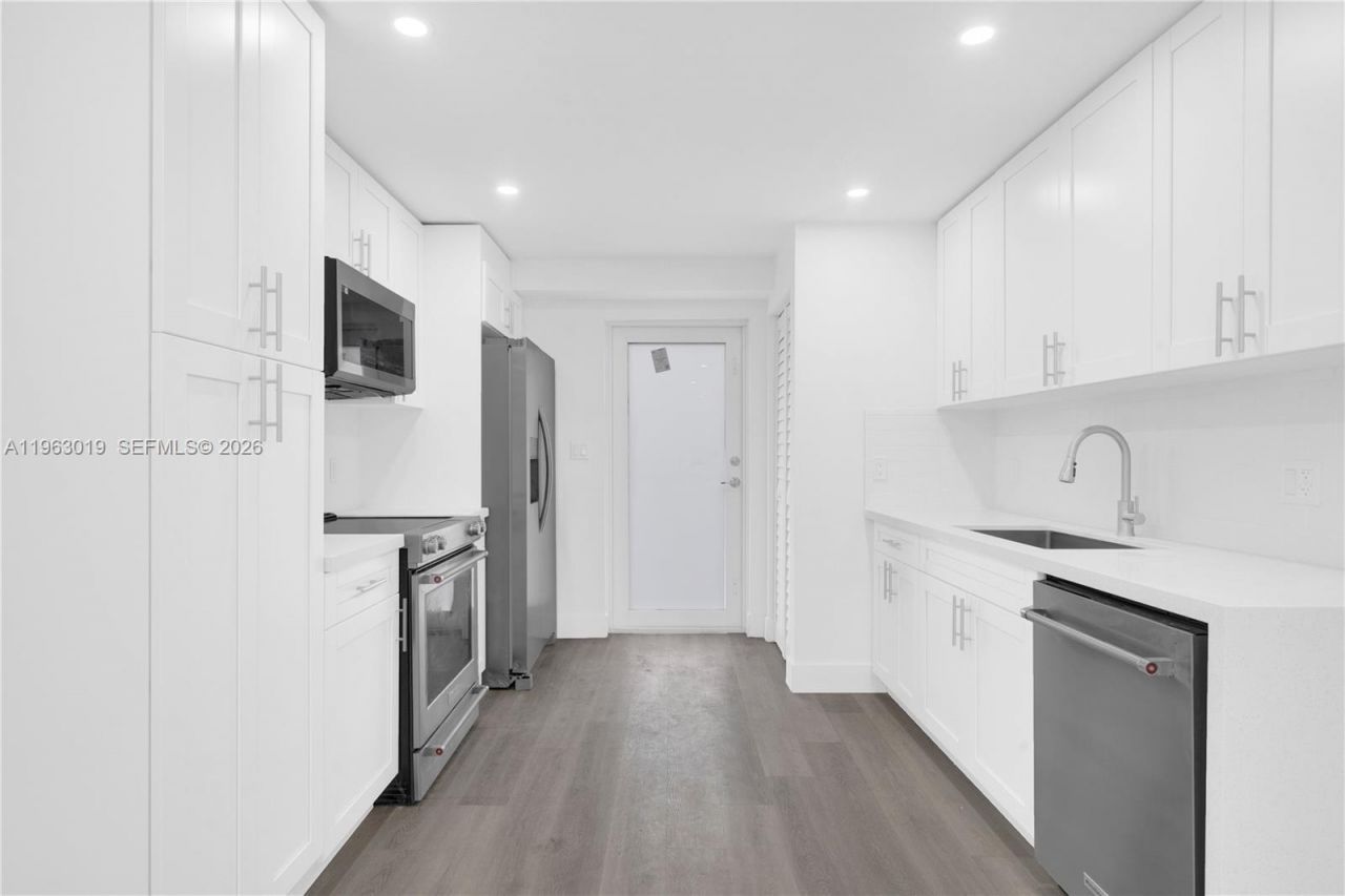 2505 NW 162 Ter, Miami Gardens, FL 33054 Photo