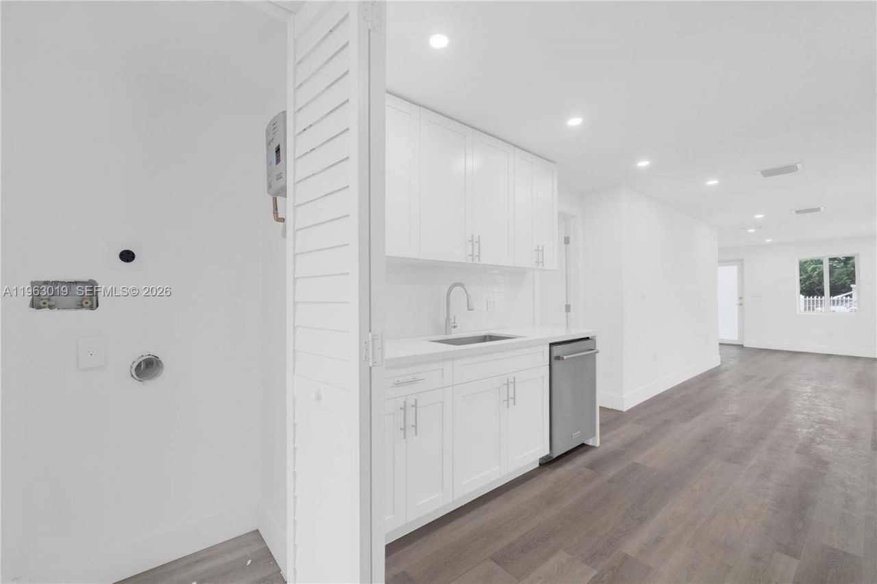 2505 NW 162 Ter, Miami Gardens, FL 33054 Photo