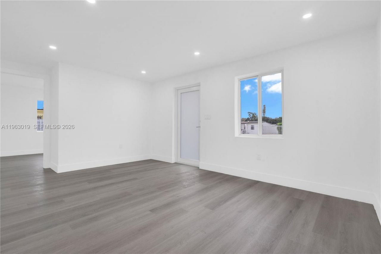 2505 NW 162 Ter, Miami Gardens, FL 33054 Photo