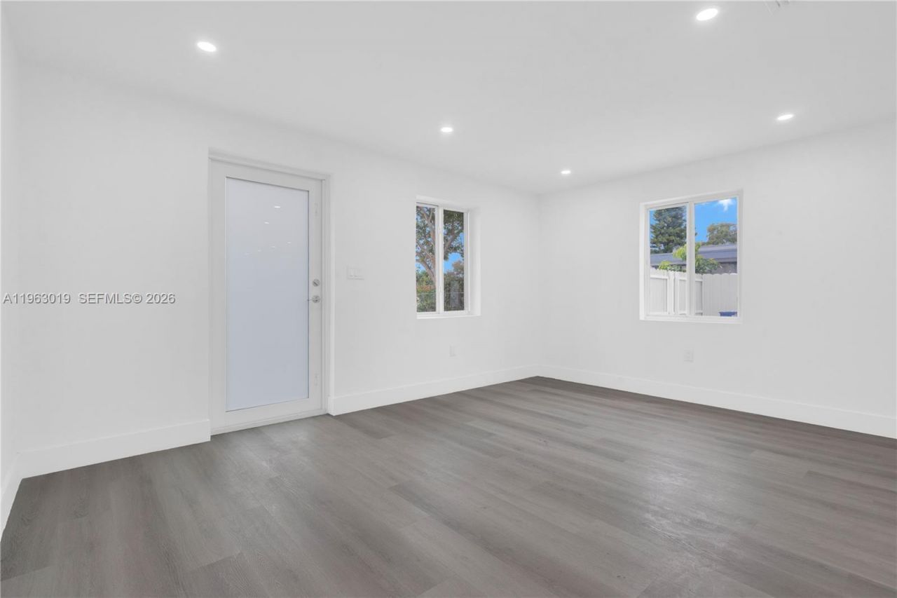 2505 NW 162 Ter, Miami Gardens, FL 33054 Photo