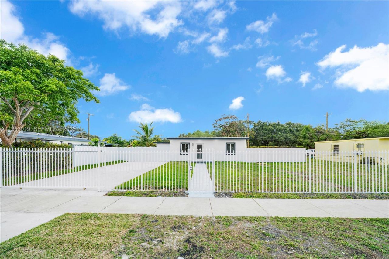 2505 NW 162 Ter, Miami Gardens, FL 33054 Photo