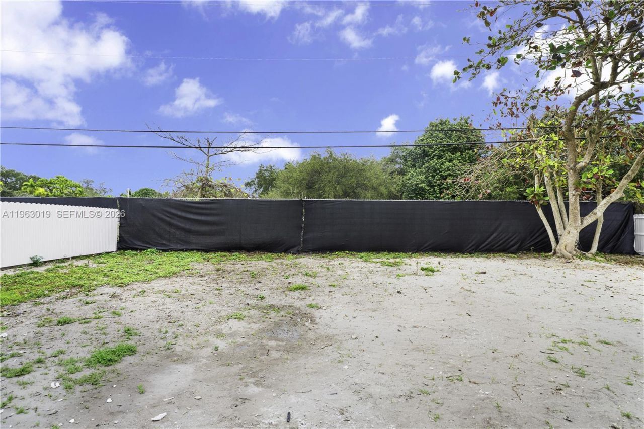 2505 NW 162 Ter, Miami Gardens, FL 33054 Photo