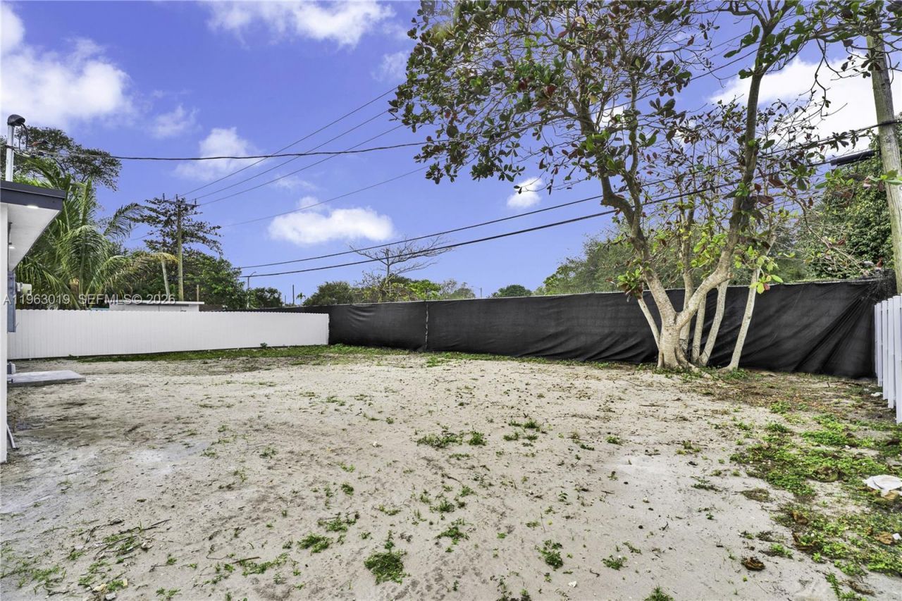 2505 NW 162 Ter, Miami Gardens, FL 33054 Photo