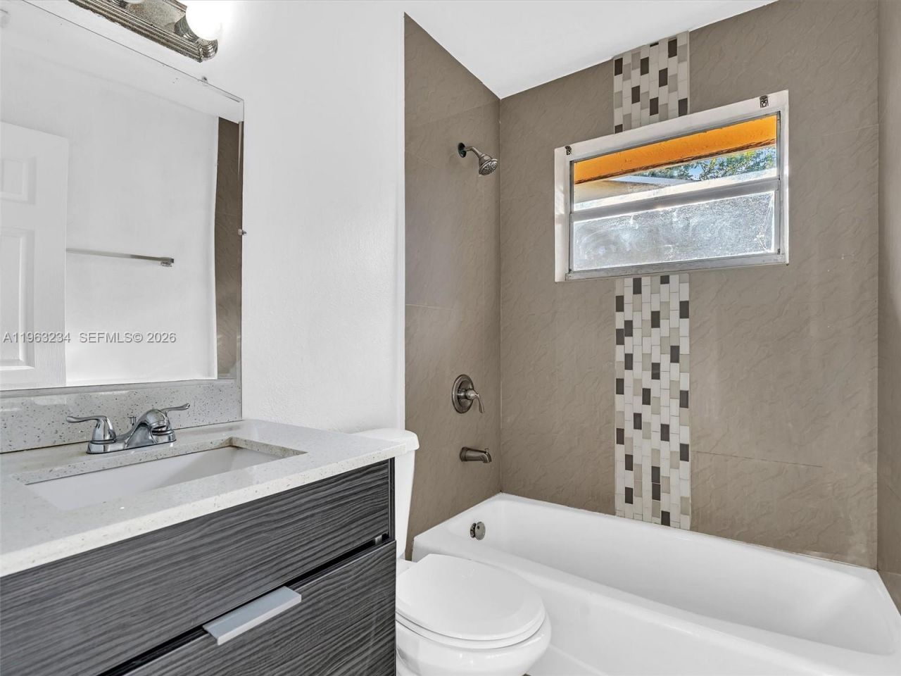 2512 NW 9th Pl, Fort Lauderdale, FL 33311 Photo