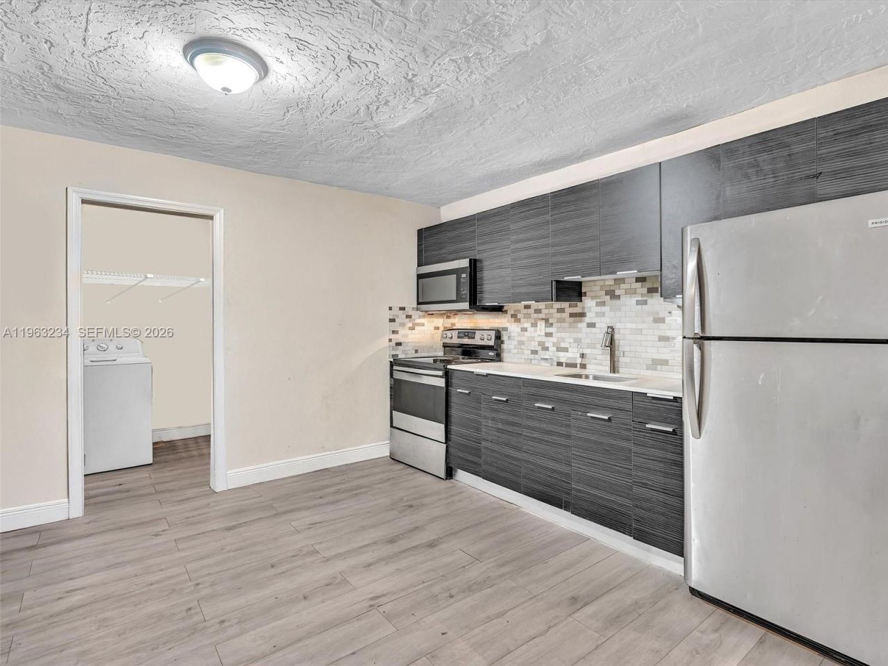 2512 NW 9th Pl, Fort Lauderdale, FL 33311 Photo