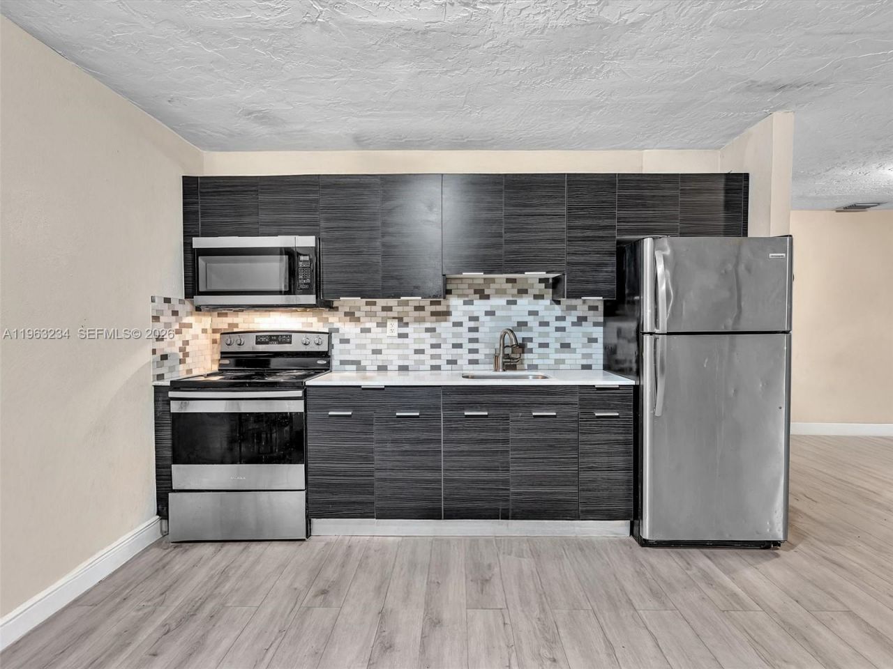 2512 NW 9th Pl, Fort Lauderdale, FL 33311 Photo