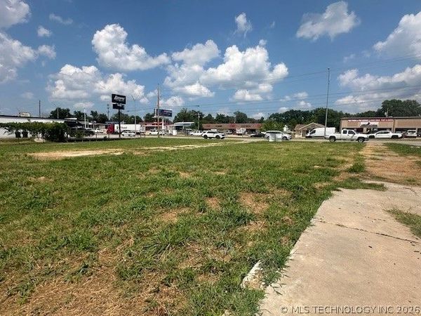 820 S Wood Drive, Okmulgee, OK 74447