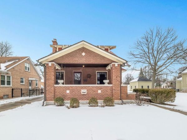 17 S Maple Street, Mount Prospect, IL 60056