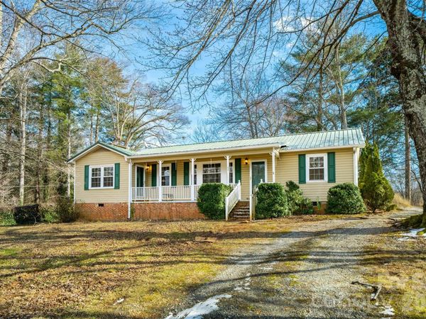 52 E Miller Street, Columbus, NC 28722