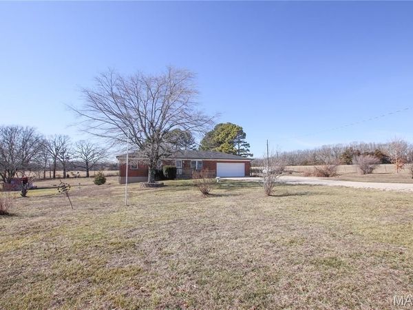 576 Landon Road , Bourbon, MO 65441