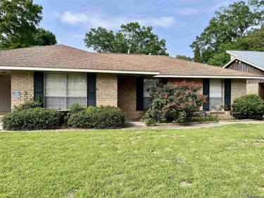 2054 Rowcliff Dr, Port Allen, LA 70767