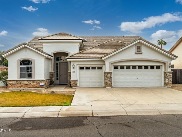 1695 E MONTEREY Street, Chandler, AZ 85225