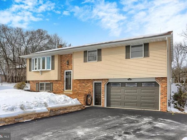 35 DOGWOOD CIRCLE, ELIZABETHTOWN, PA 17022