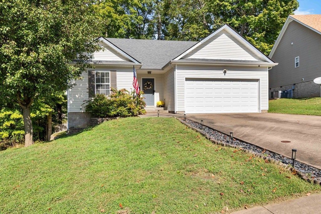 340 Chalet Cir, Clarksville, TN 37040 Main Photo