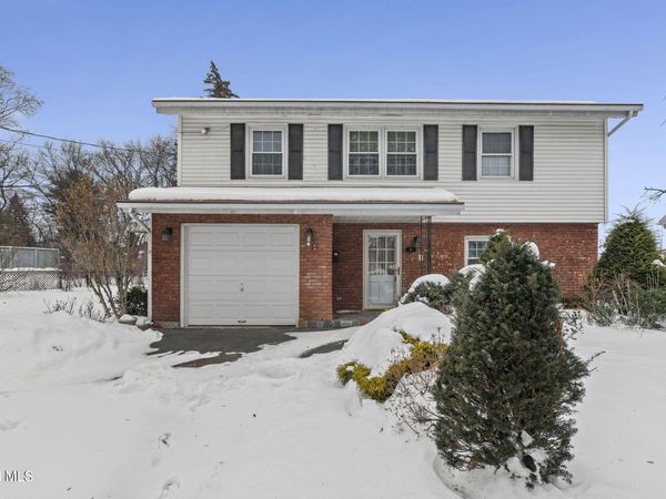 3 Crestwood Drive, Schenectady, NY 12306